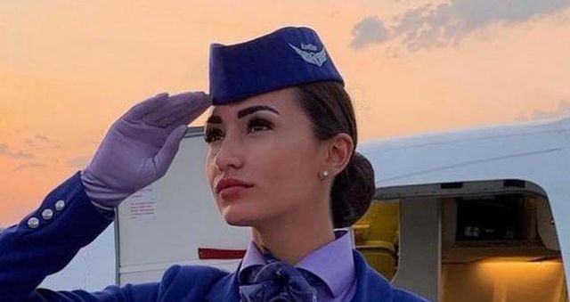Girls With And Without Uniform (23 pics)