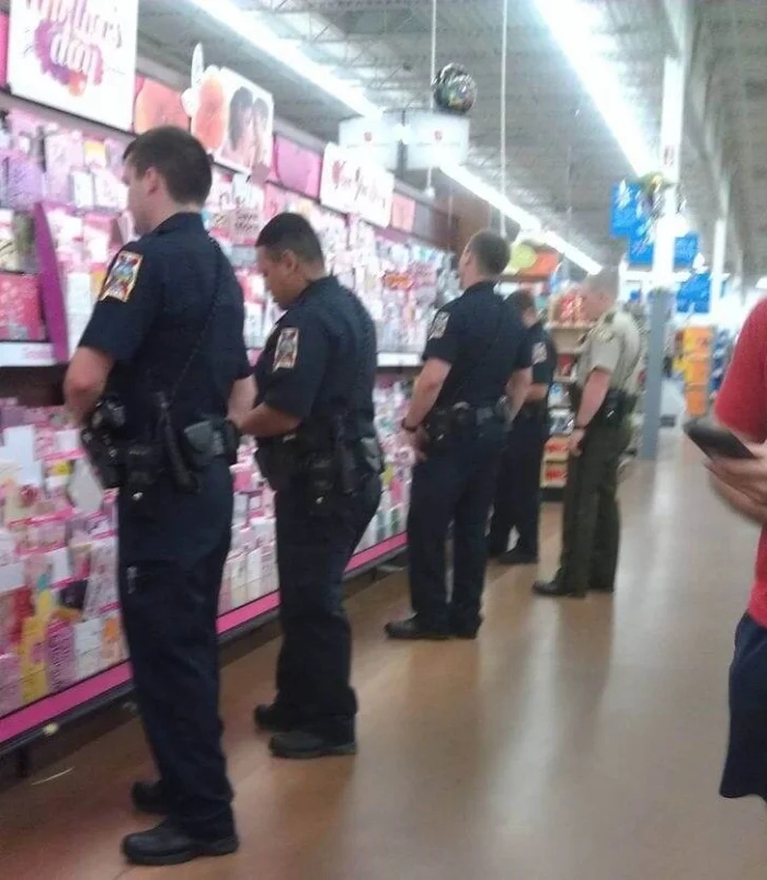 What Is Going On Here? (16 pics)