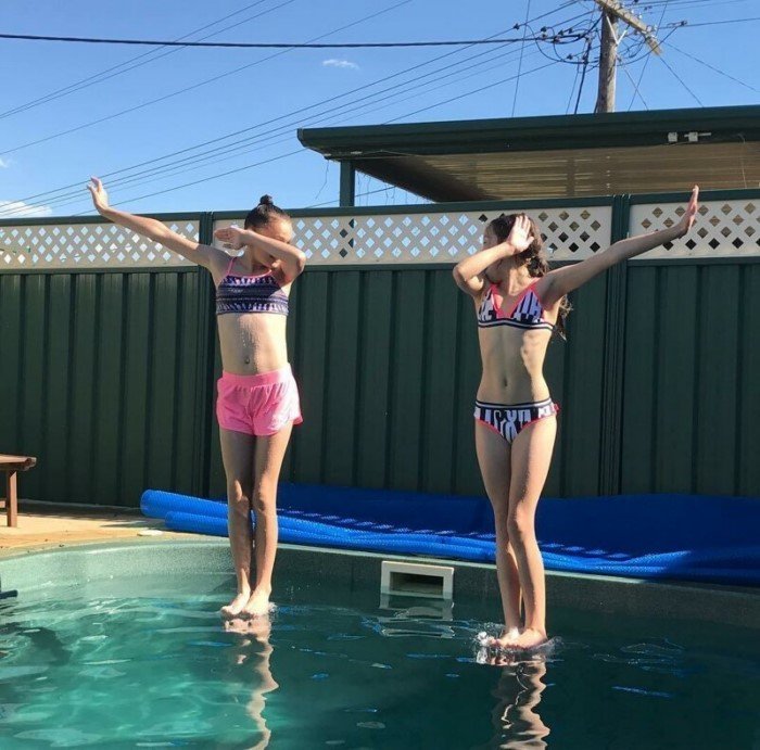 Right Moment (17 pics)