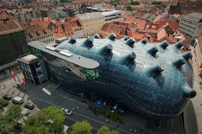 Strange Buildings (24 pics)