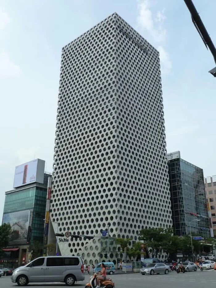 Strange Buildings (24 pics)