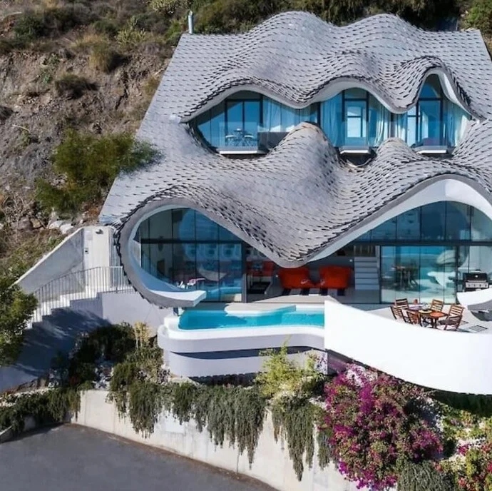 Strange Buildings (24 pics)