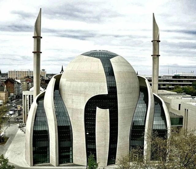 Strange Buildings (24 pics)