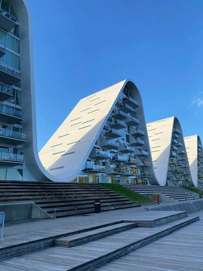 Strange Buildings (24 pics)