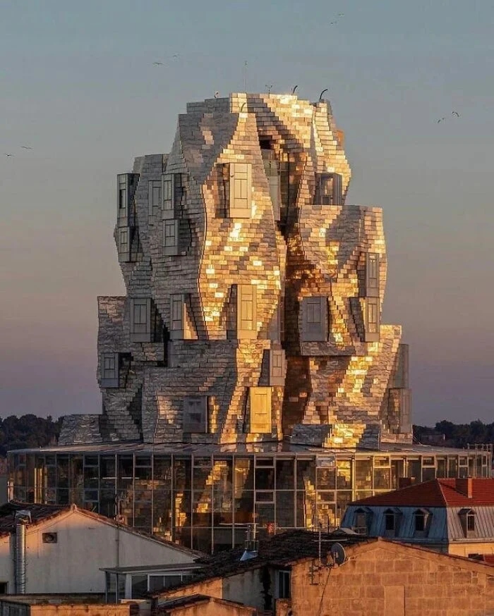 Strange Buildings (24 pics)