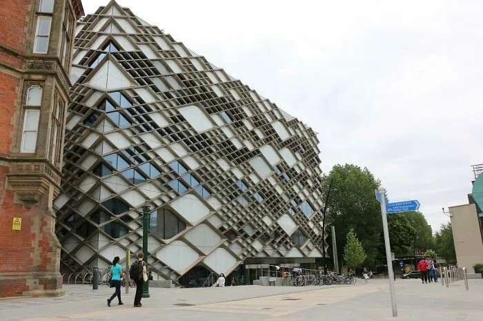 Strange Buildings (24 pics)
