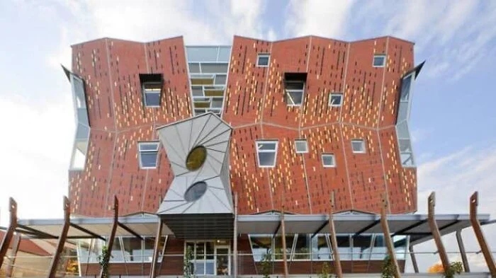 Strange Buildings (24 pics)
