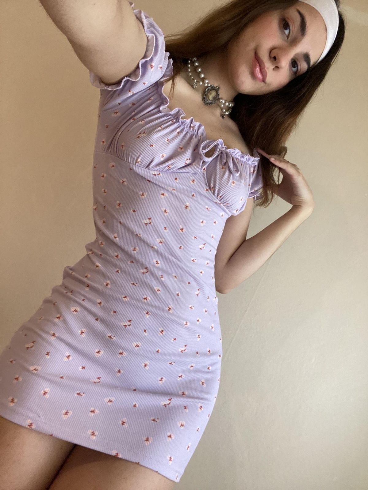 Girls In Dresses (23 pics)