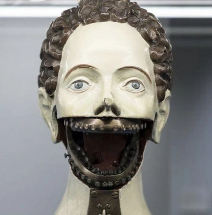 Creepy Photos (16 pics)
