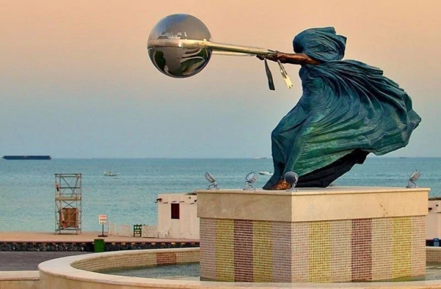 Strange Statues (15 pics)