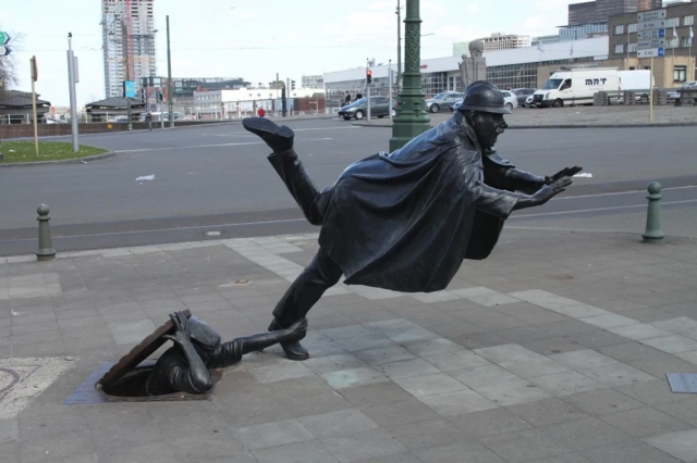Strange Statues (15 pics)