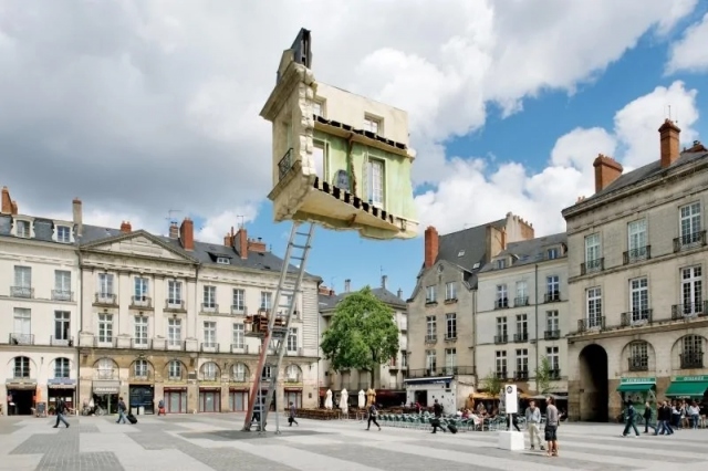 Strange Statues (15 pics)
