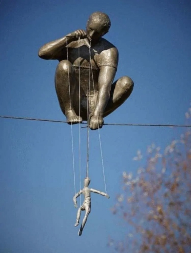 Strange Statues (15 pics)