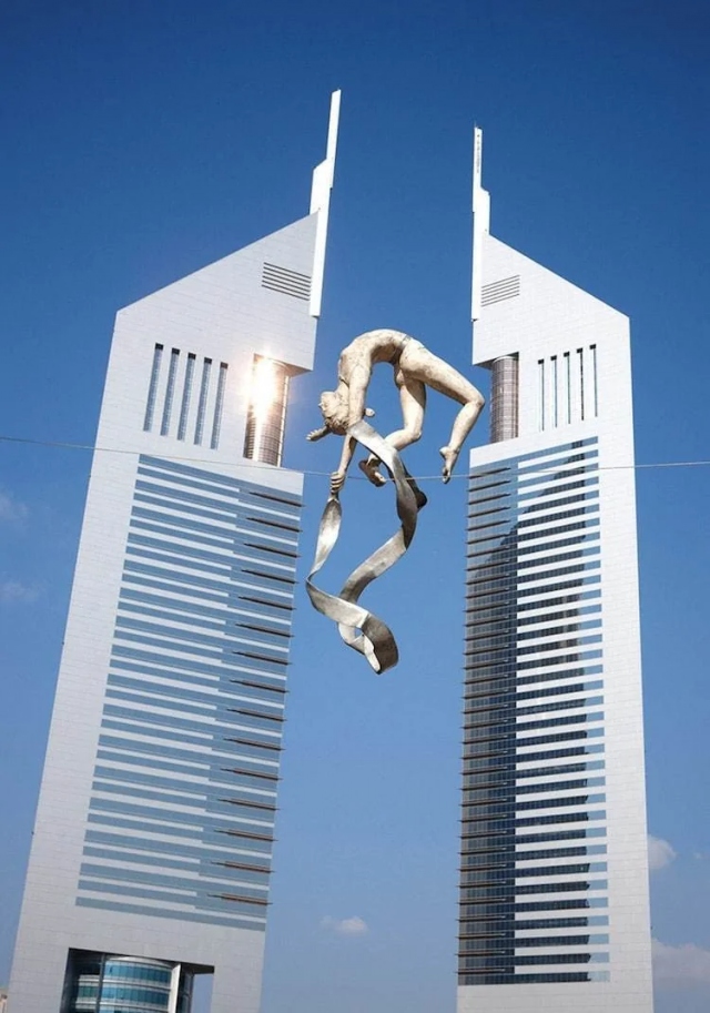 Strange Statues (15 pics)