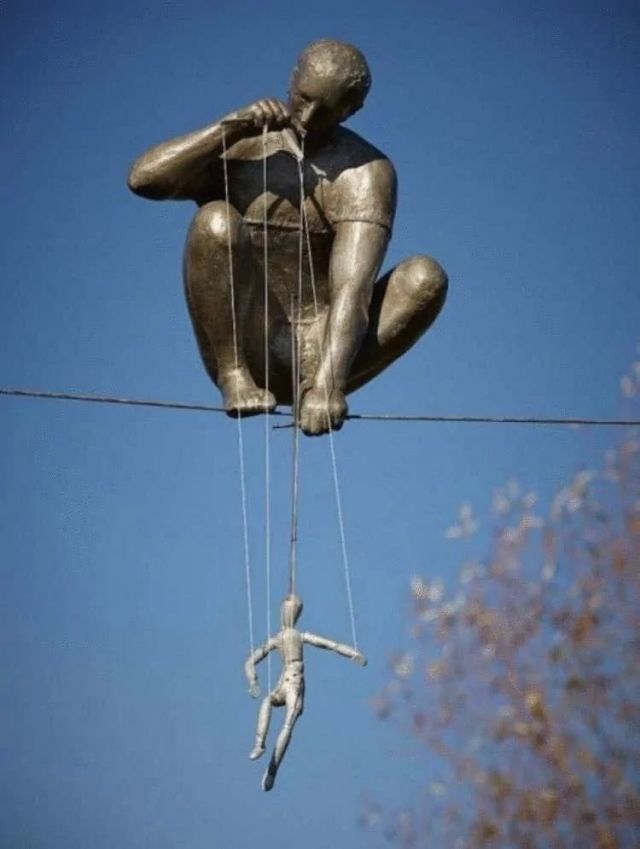 Strange Statues (15 pics)