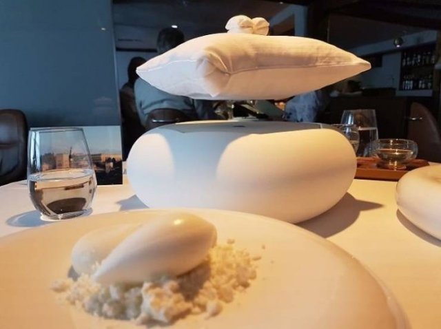 Weird Food Serving (22 pics)