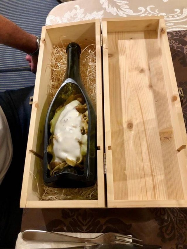 Weird Food Serving (22 pics)