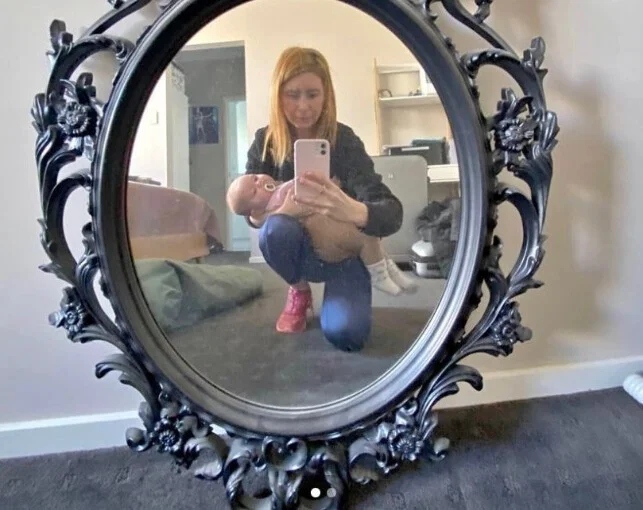 They Are Trying To Sell A Mirror (21 pics)
