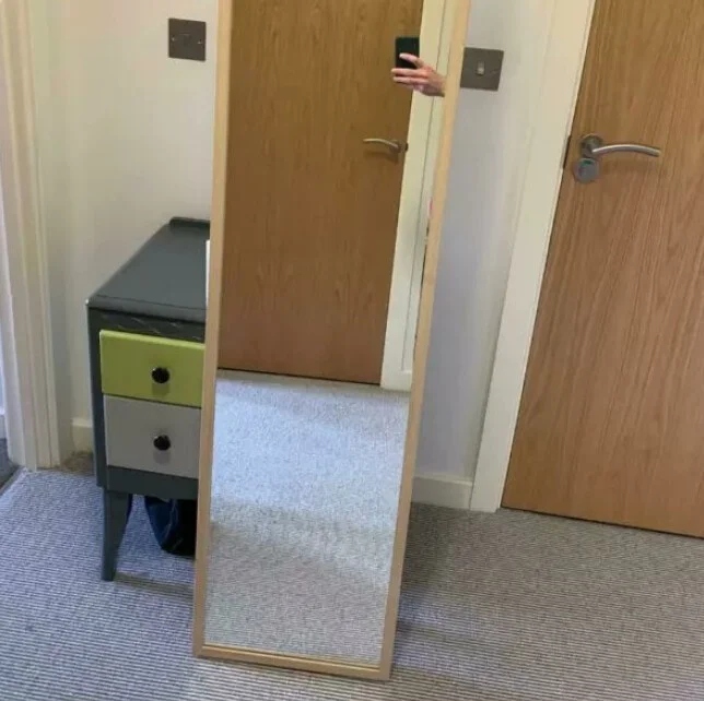 They Are Trying To Sell A Mirror (21 pics)