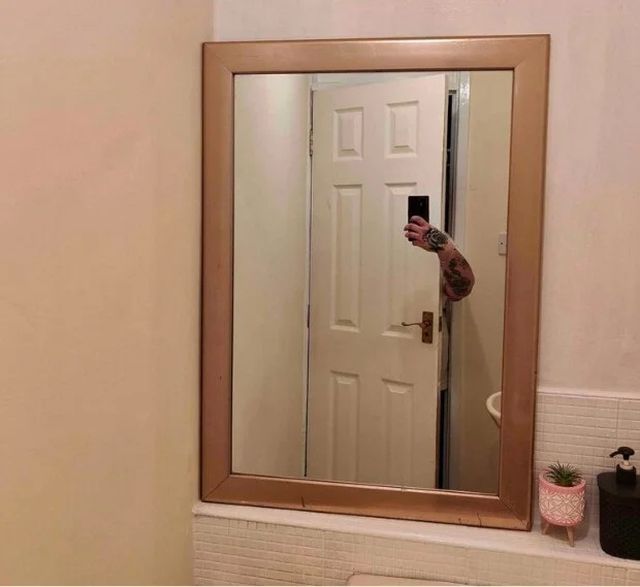 They Are Trying To Sell A Mirror (21 pics)