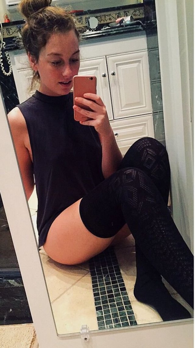 Hot Girls (23 pics)