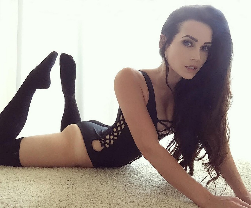 Hot Girls (23 pics)