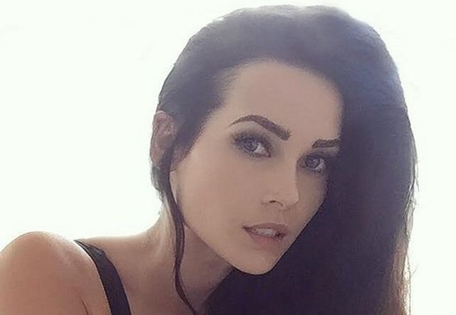 Hot Girls (23 pics)