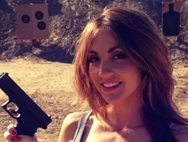 Girls With Guns (41 pics)