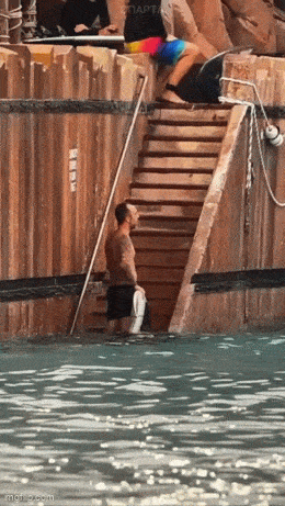 Acid GIFs, October 6 (25 gifs) Acid GIFs, October 6 (25 gifs)