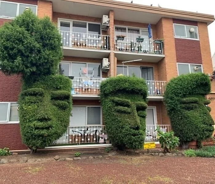 Strange Finds In The Gardens (25 pics)