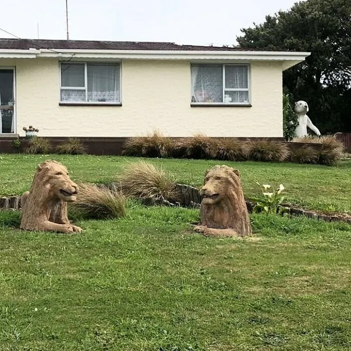 Strange Finds In The Gardens (25 pics)