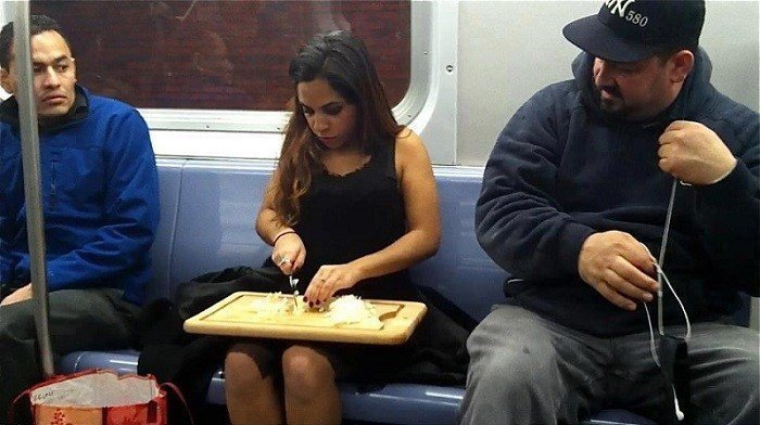 Strange People On Public Transport (19 pics)