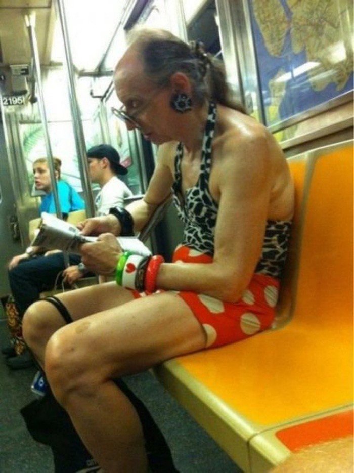 Strange People On Public Transport (19 pics)