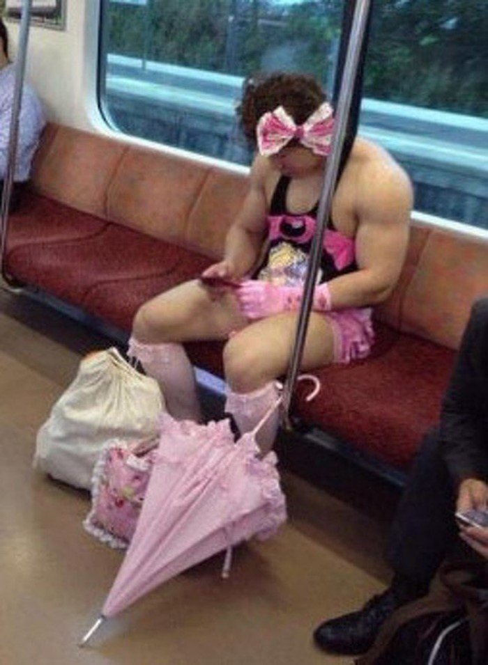 Strange People On Public Transport (19 pics)