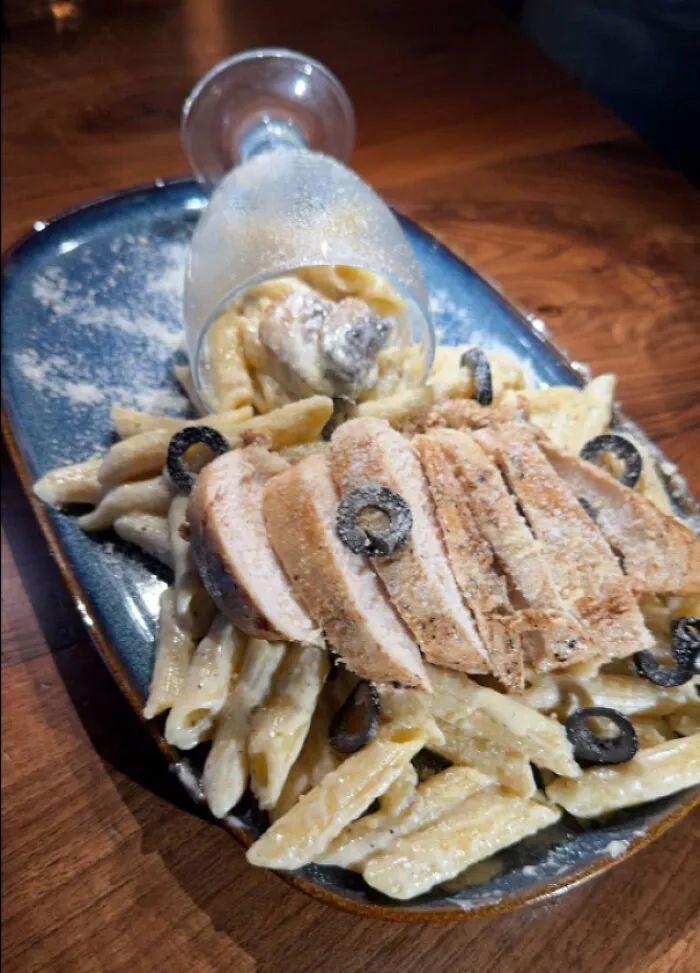 Weird Food Serving (22 pics)
