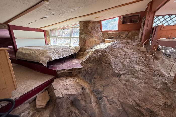 Strange Constructions (18 pics)