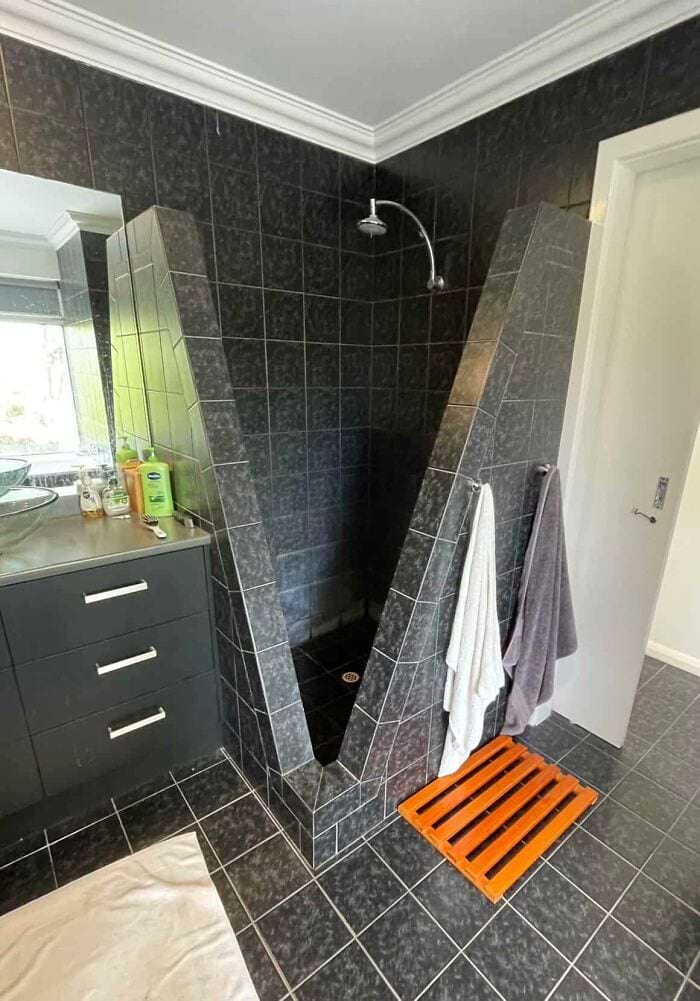 Strange Constructions (18 pics)