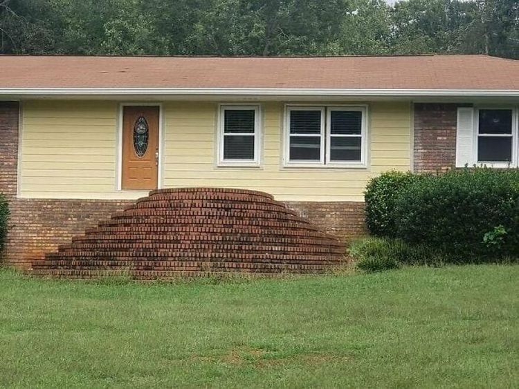 Odd Buildings (18 pics)