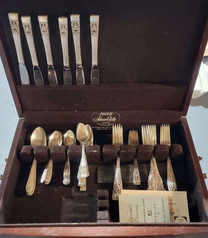 Cool Finds In Old Houses (19 pics)