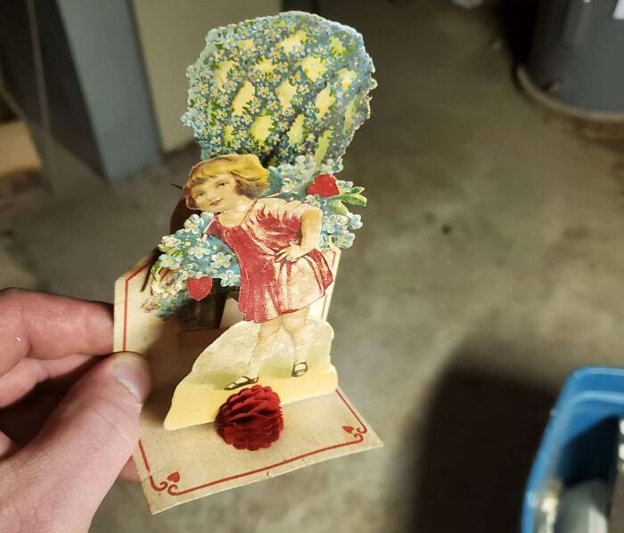 Cool Finds In Old Houses (19 pics)
