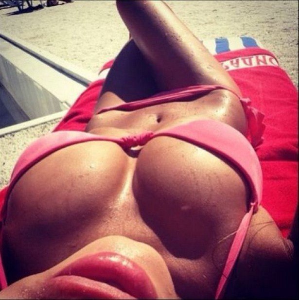 Busty Girls (23 pics)