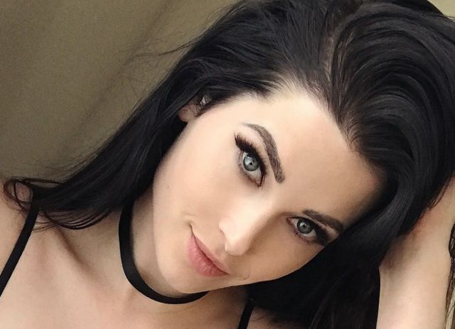 Girls In Lingerie (25 pics)