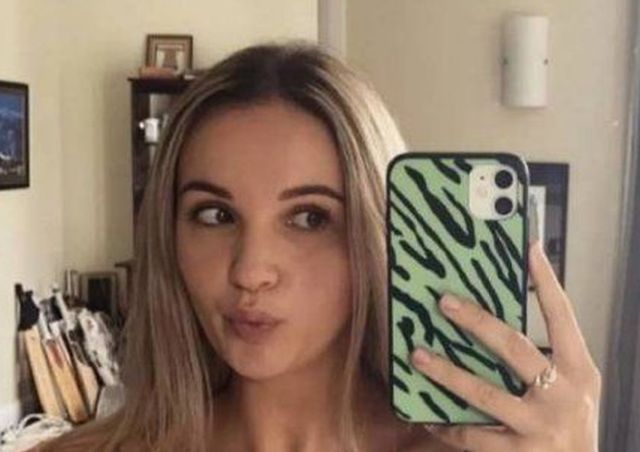 Selfie Girls (34 pics)