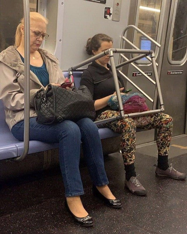 Strange People In The Subway (20 pics)