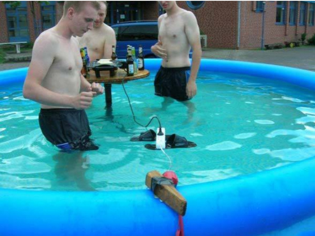 They Don't Care About Safety (23 pics)