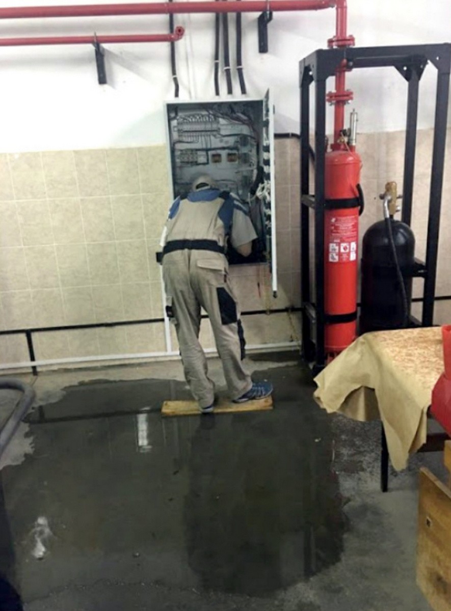 They Don't Care About Safety (23 pics)