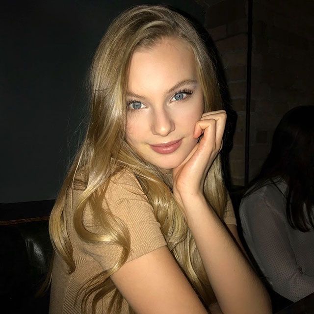 Cute Girls (25 pics)