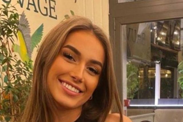 Girls In Dresses (31 pics)