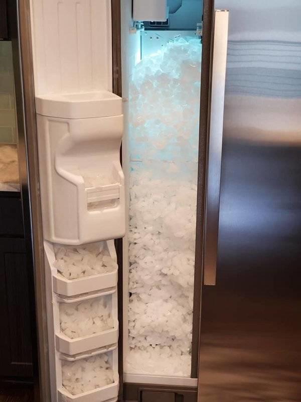 What Is Going On Here? (24 pics) What Is Going On Here? (24 pics)