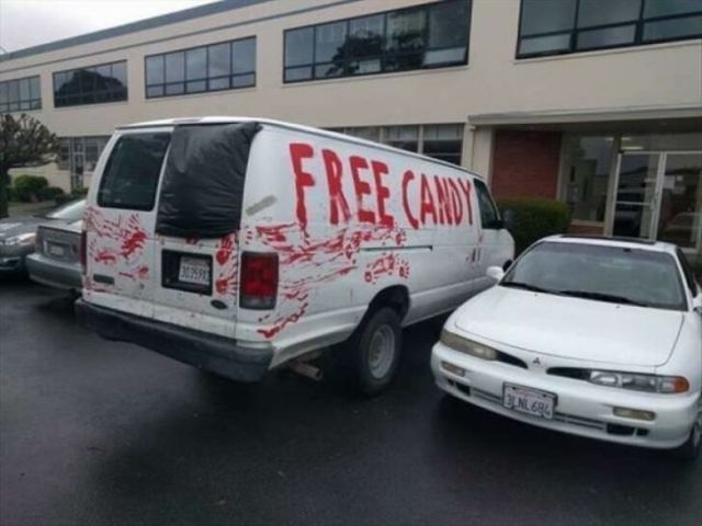 What Is Going On Here? (24 pics)